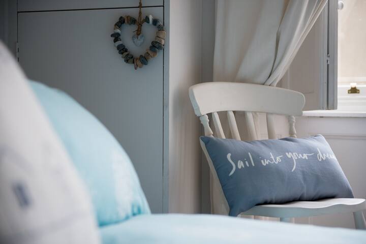 Ocean Seaside Retreat/ Quiet Beach City Getaway