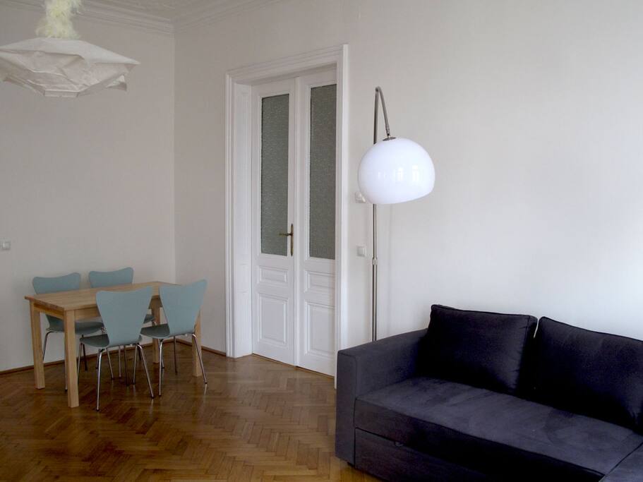 Das Wohnzimmer mit Essplatz
