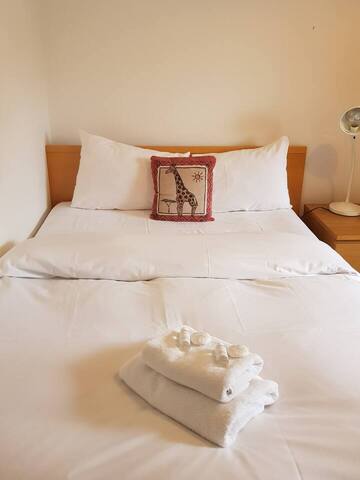 Great Private Room In A Cozy Apartment gallery image 4