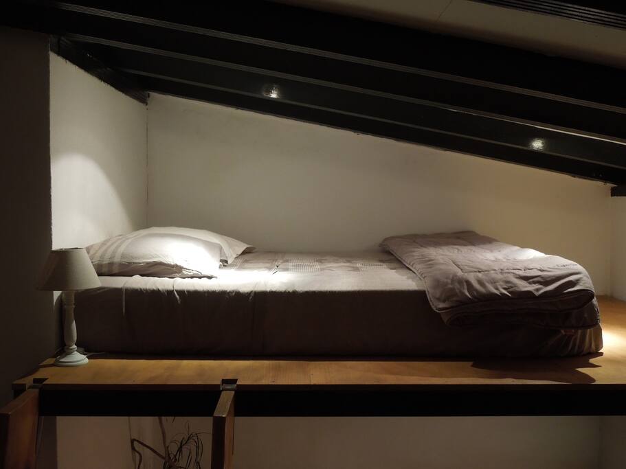 Cama de matrimonio a distinta altura