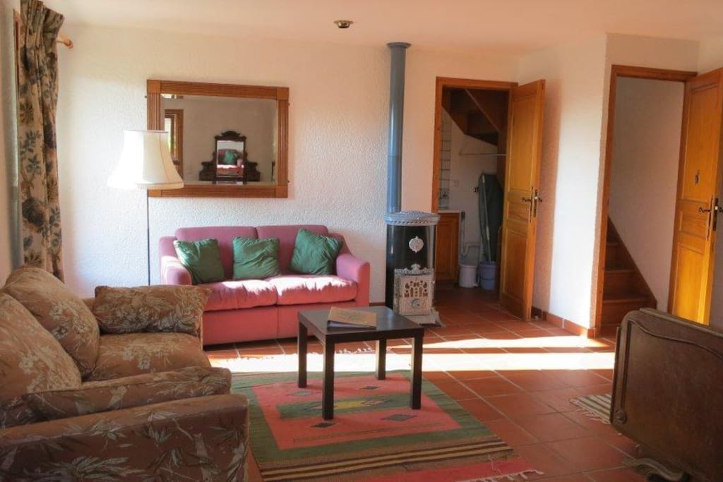Sitting / main bedroom