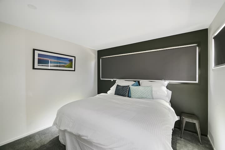 Dormitorio tamaño king con baño privado