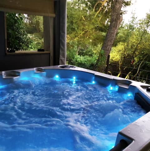 Gard - Exotic Loft House & Private Jacuzzi