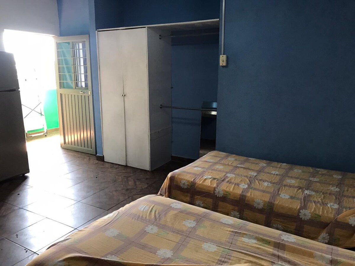 כניסה לדירה