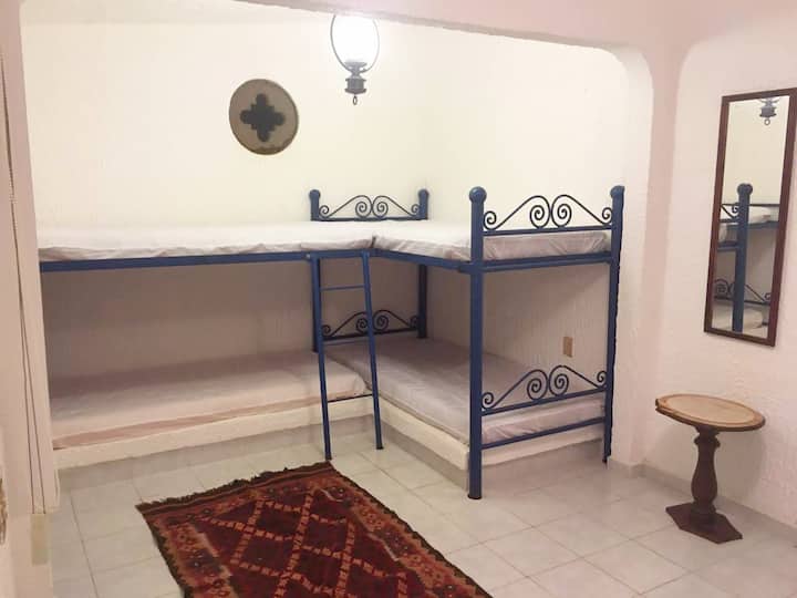 Соба бр. 4 (бунгалов):  4 кревета на спрат