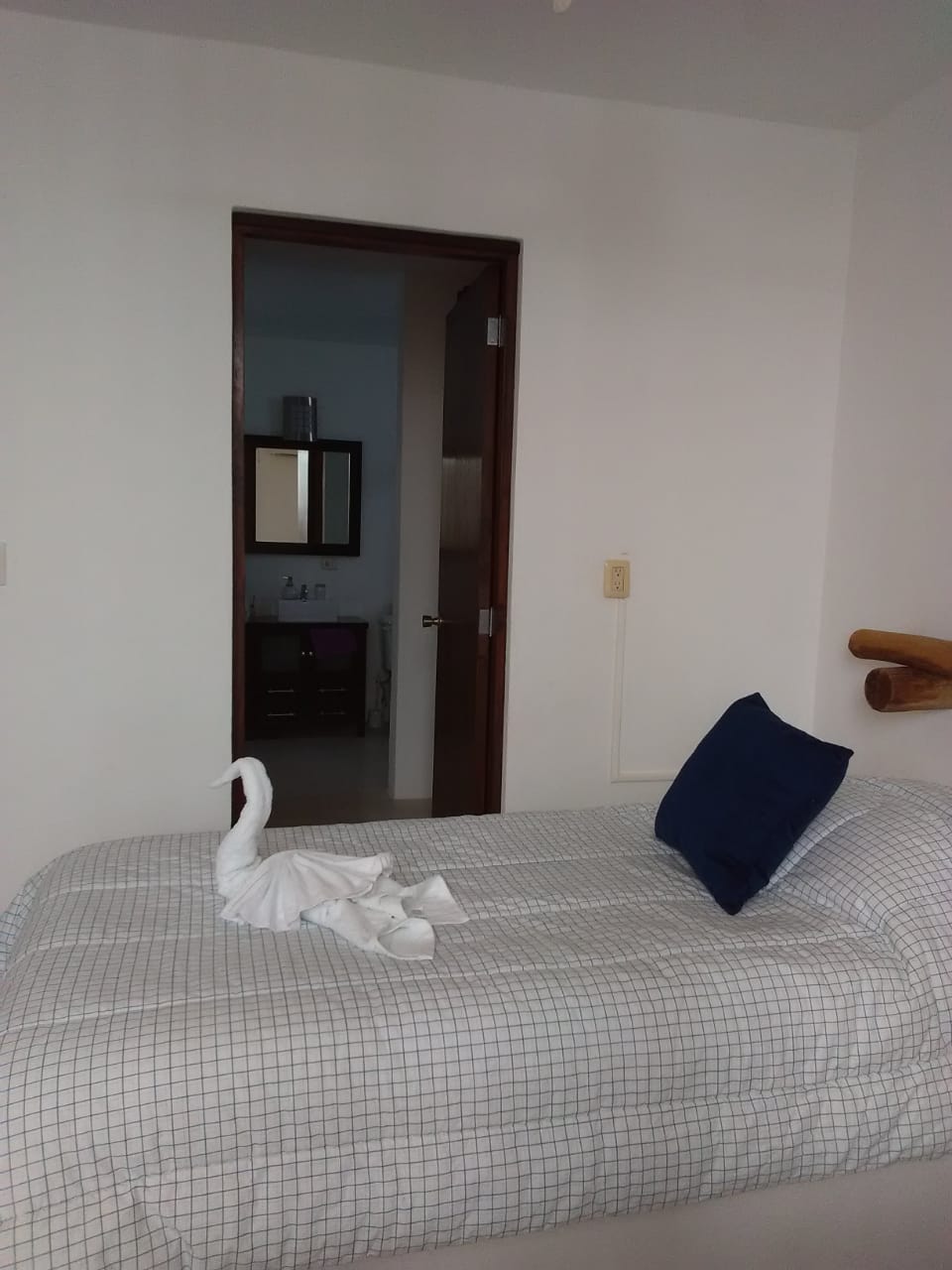 每间客房均设有独立的步入式衣橱和独立浴室。