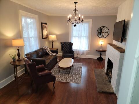Historic Colonial Foursquare near FASTC/FtBarfoot