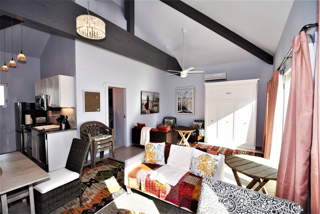 Vaulted ceilings!
