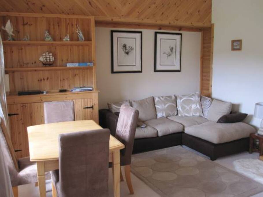 Lounge/Dining