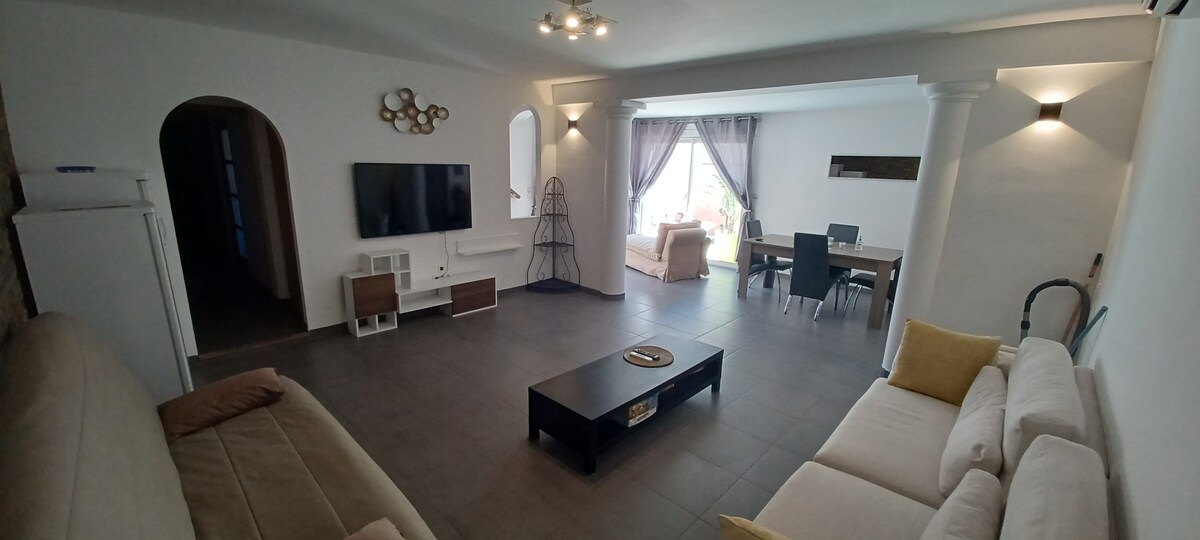 Annonce Airbnb populaire: Apartment villa pool and jacuzzi à Marseille 14e Arrondissement