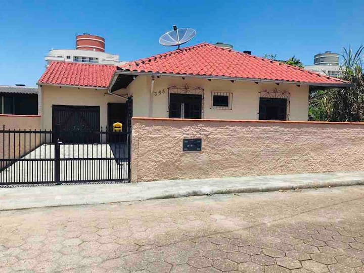 Casa Fica A 365m Da Praia E 3 Km Do Parque Bcw - Penha