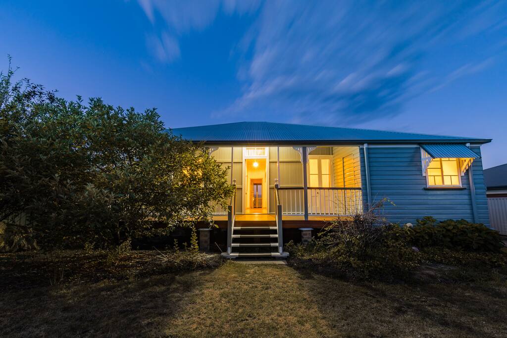 Apple Blossom Cottage Houses for Rent in Stanthorpe, Queensland