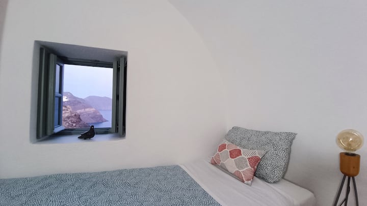 Mezzanine With Caldera View Window