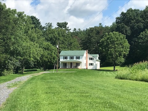 Shenandoah Valley getaway, vineyards, views & more