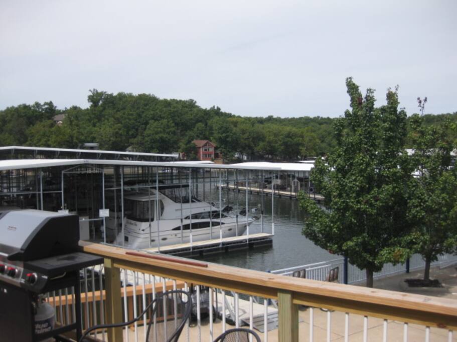 Deck w/bbq grill