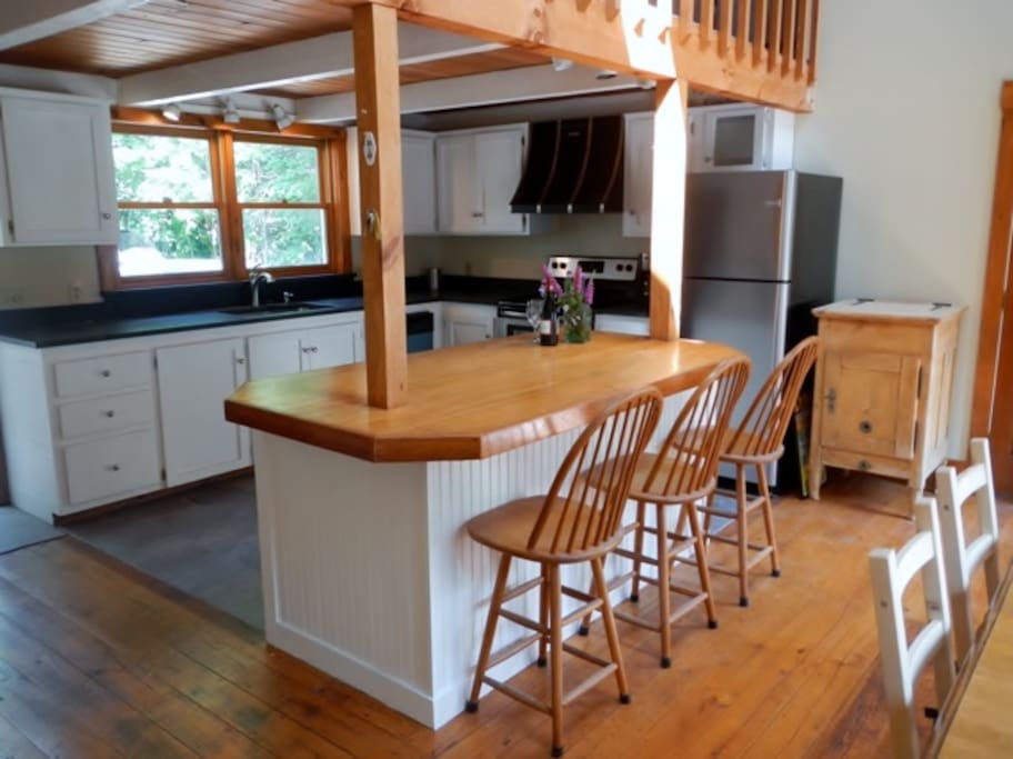 Kitchen breakfast bar