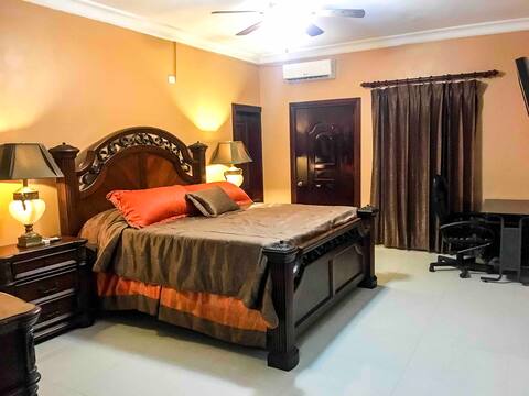 Heated Jacuzzi, Rooftop Mountain/Ocean View Villa2