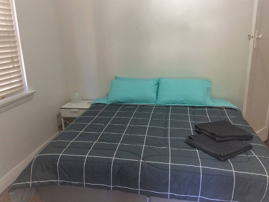 Main bedroom - queen bed