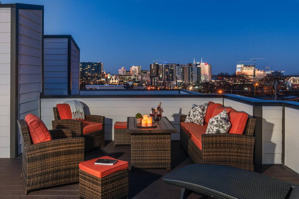 A sprawling, 900 square-foot rooftop deck boasts unobstructed views of the Nashville skyline