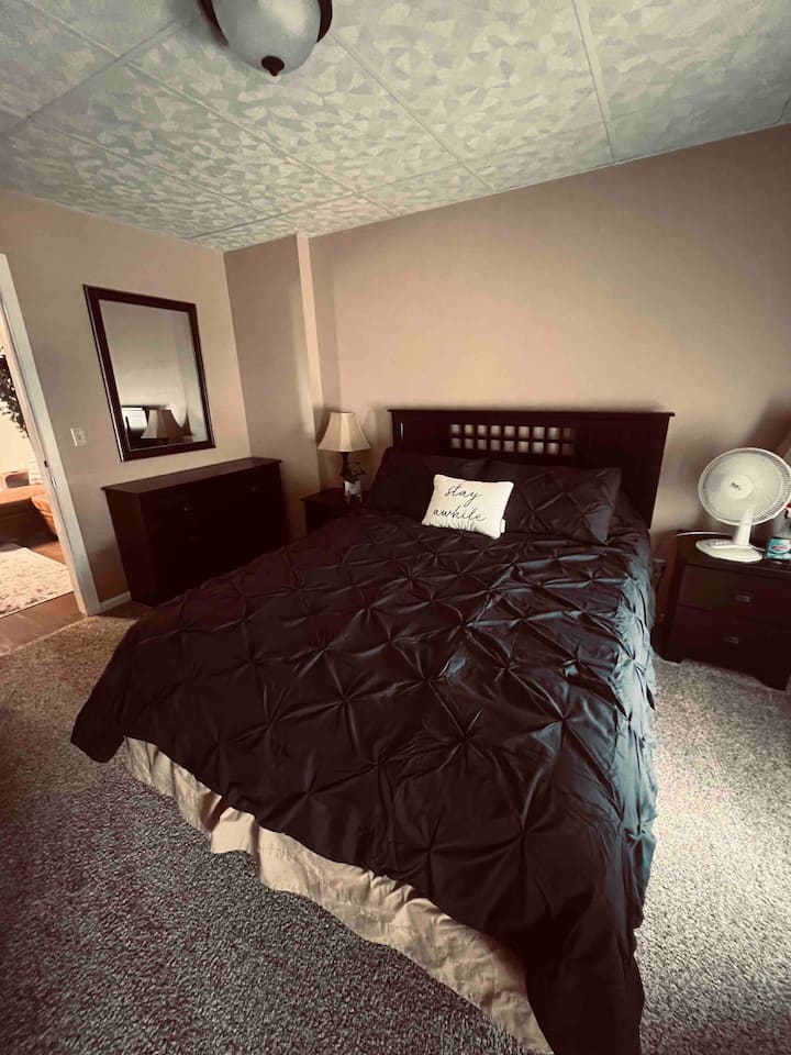 Bedroom 2 Queen Sized Bed

Memory Foam Lavender Infused Mattress Topper 