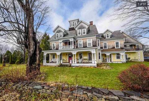 Lakeside Victorian Mansion w/Hot Tub Near Skiing