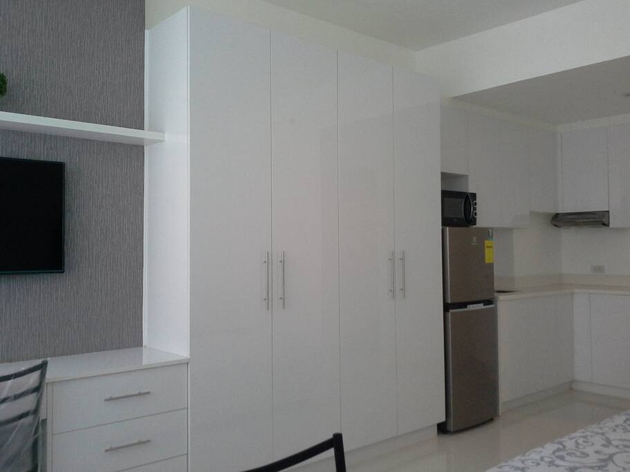 working area/ cabinets/ kitchen