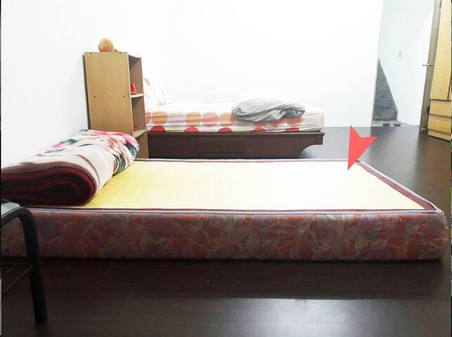 1971台灣傳統透天 兒時記憶 單人床 一樓車庫 近香山國小 共住房間singlebed 1 Bedroom 1 Bathroom House Xiangshan District Taiwan