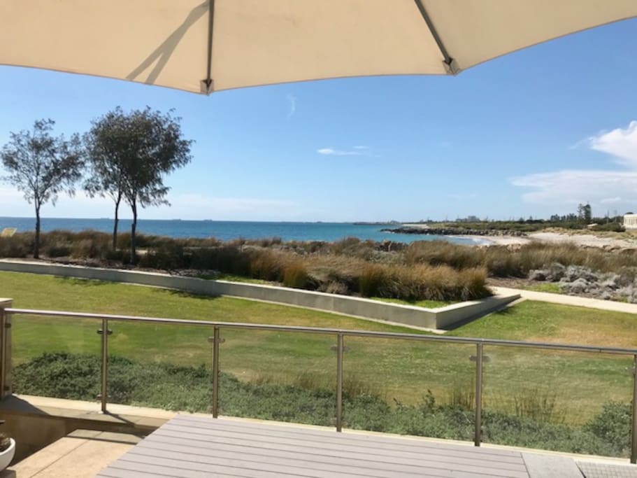 This is a unique spot you will not find another property in Perth/Fremantle like it. You and the beach