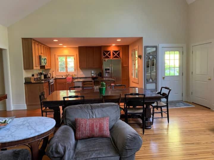 14 Best Airbnb Vacation Rentals In Danbury, CT Updated 2024 Trip101