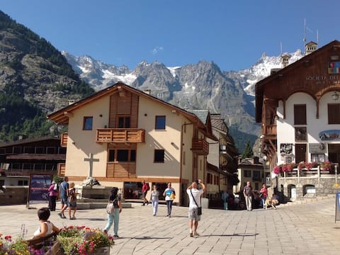Annuncio Airbnb popolare: Maison Guedoz in Piazza della Chiesa a Courmayeur