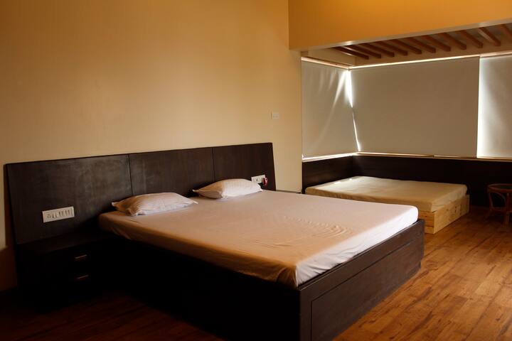 غرفة النوم الرئيسية