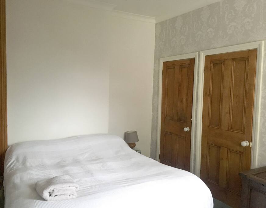 V comfy double bed, with ensuite shower and loo