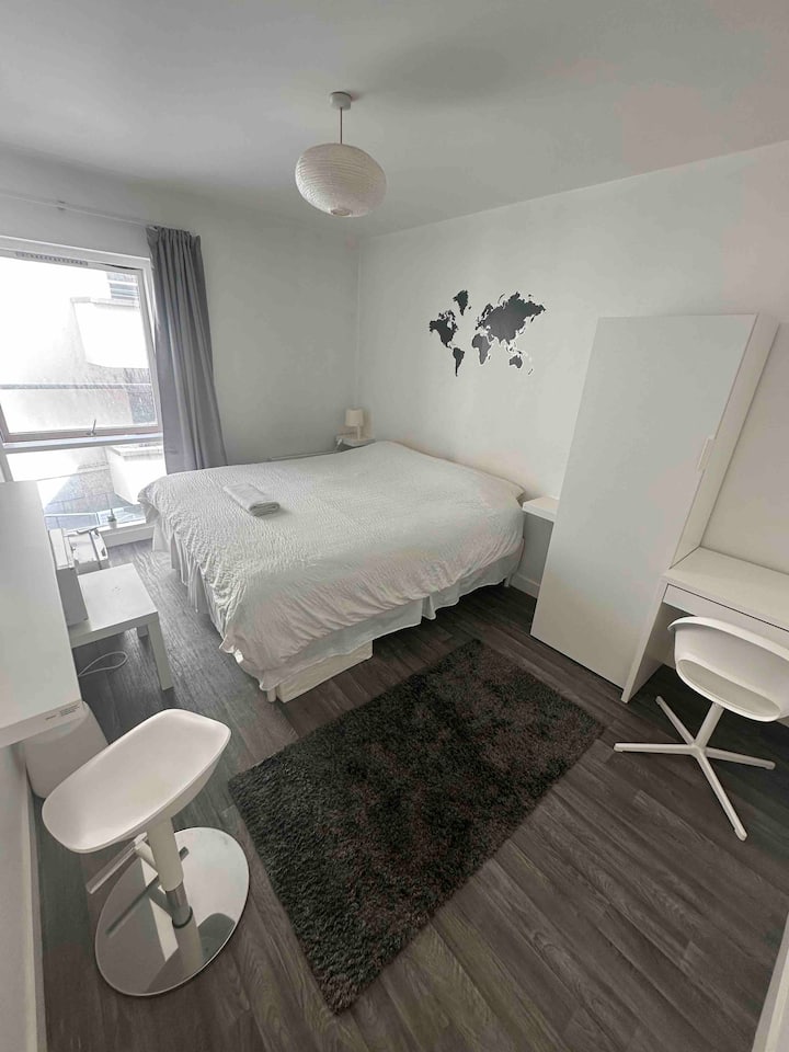Classy City Centre Superking Bed - Dublin