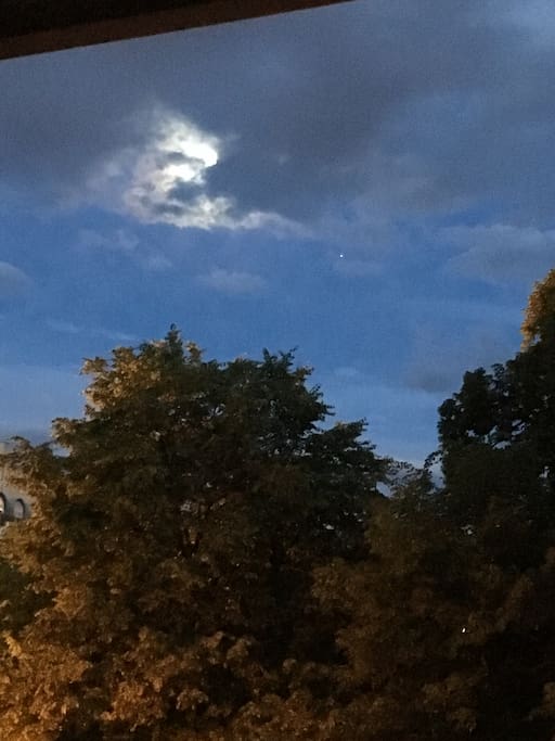 Abendhimmel aus dem Schlafzimmer Fenster