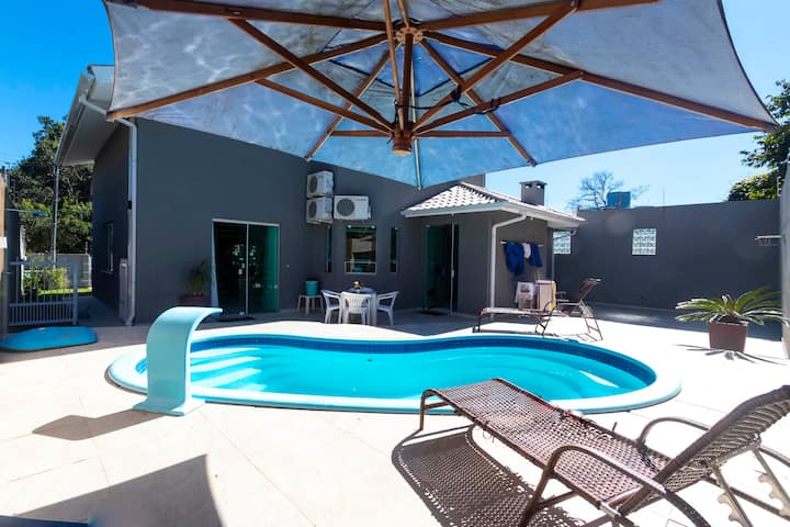 BEAUTIFUL HOUSE WITH POOL IN BOMBINHAS