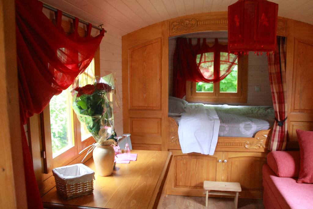 Intérieur chaleureux.. et lit en alcôve