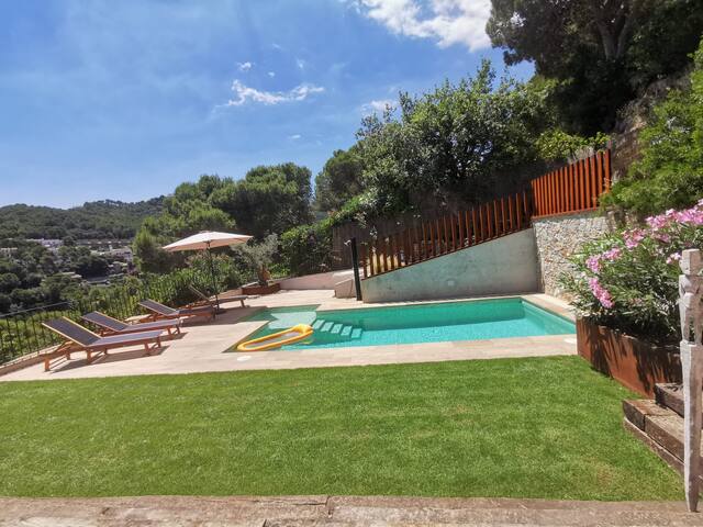 Luxury apartment Sa Tuna, pool and superb sea view gallery image 3