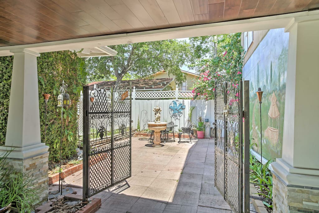 You’ll love staying at this quaint property that features large windows, high ceilings, beautiful french doors that open to the great balcony that sits under a giant oak tree and a private courtyard.