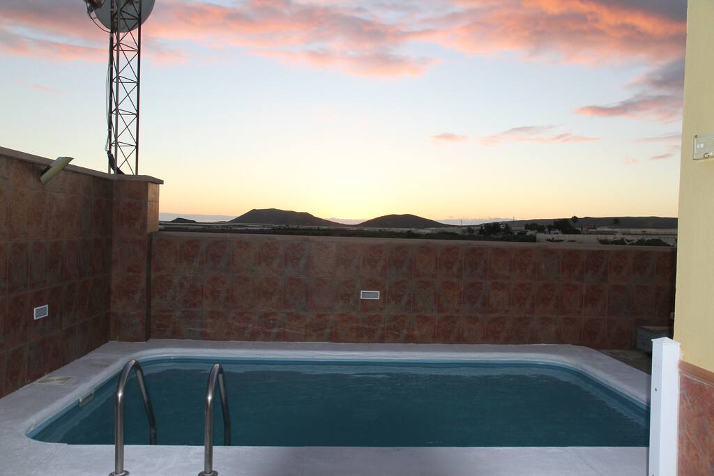ATARDECER DESDE LA PISCINA