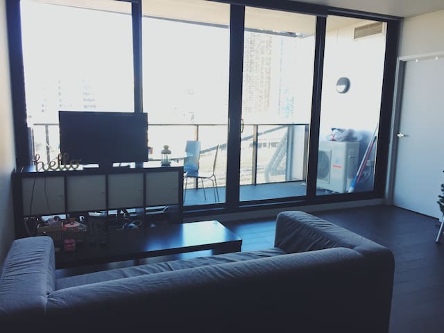 Private ensuite in Docklands