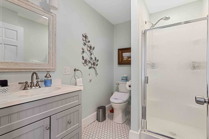 The Wayland House – 6BR Family ❤️ Retreat Sleeps 15 gallery image 5