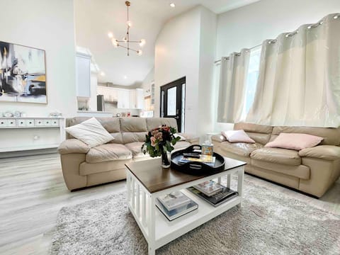 Top Airbnb: Awesome 3 beds, 2 bedrooms 2 bath guest house in Arcadia