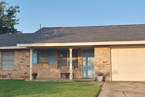 Home away from Home (near Ft Sill) full kitchen