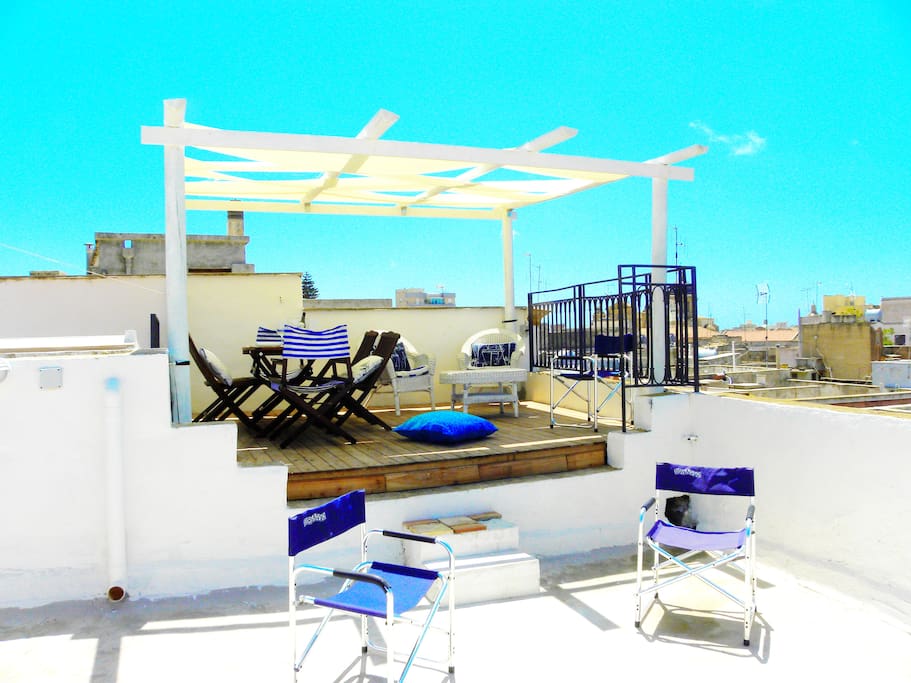 la zona pranzo in terrazza