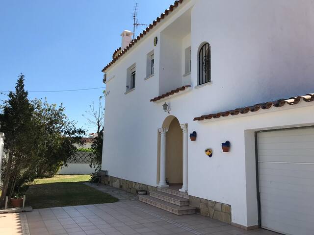 Beautiful Villa 5 min from the beach gallery image 3