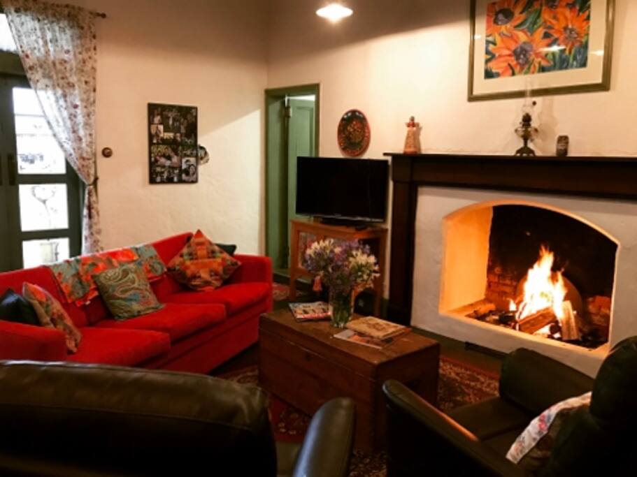 Cozy Guest Lounge