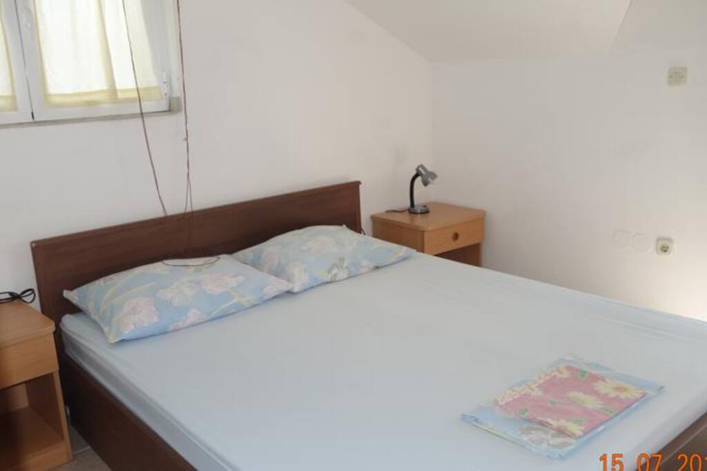 south room with double bed (10m2)
