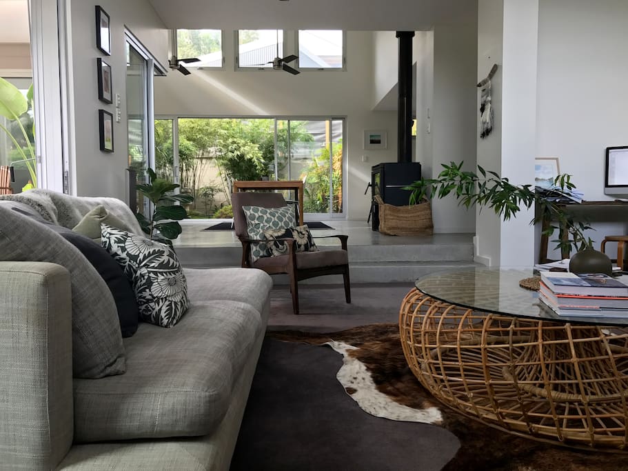 High ceilings, bright and sunny