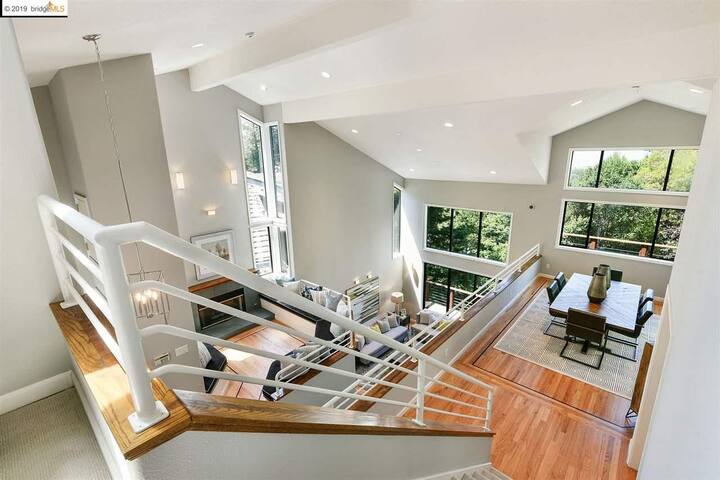 Luxurious House Beautiful Views on Claremont Hills