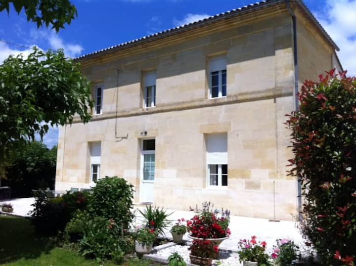 Charming cottage on the outskirts of Castillon la Bataille